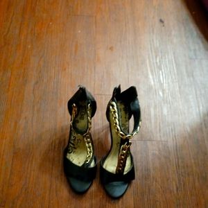 Brash high heels size 7 black/ gold chains